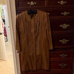 TahariElegant Brown Leather Jacket